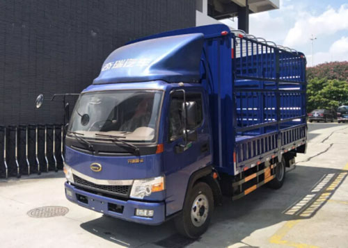 卡車經(jīng)過甘肅收費站地磅超重0.4噸 通行費翻6倍