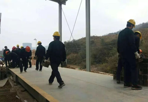 麟北發(fā)電廠約請麟游縣質(zhì)監(jiān)局對150噸地磅進(jìn)行校驗(yàn)