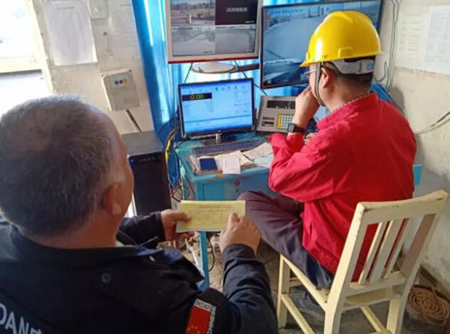 金窩子礦區(qū)和選冶廠兩臺地磅安裝稱重管理系統(tǒng)